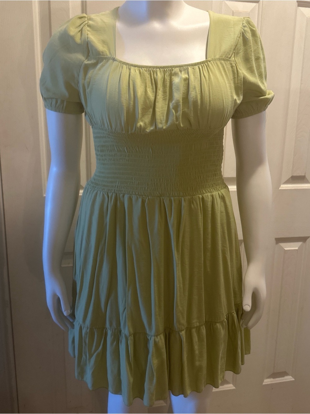 Smocked Waist Short Sleeve Midi Dress in Light Green